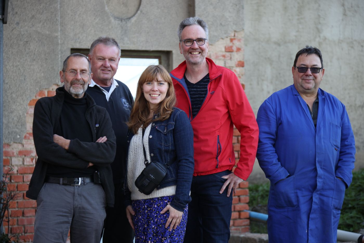Jochen Janus (1.v.l.), Jens Schwertfeger (2.v.l.), Christiane Nestler sowie weitere Mitglieder des Heimatvereins Frankenheim-Lindennaundorf e.V. freuen sich auf die Umsetzung ihres Projektes.
